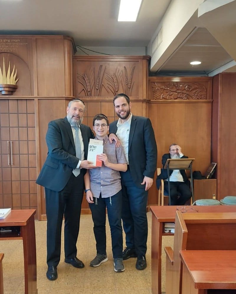 חלוקת תעודות הערכה — תמונה ראשית